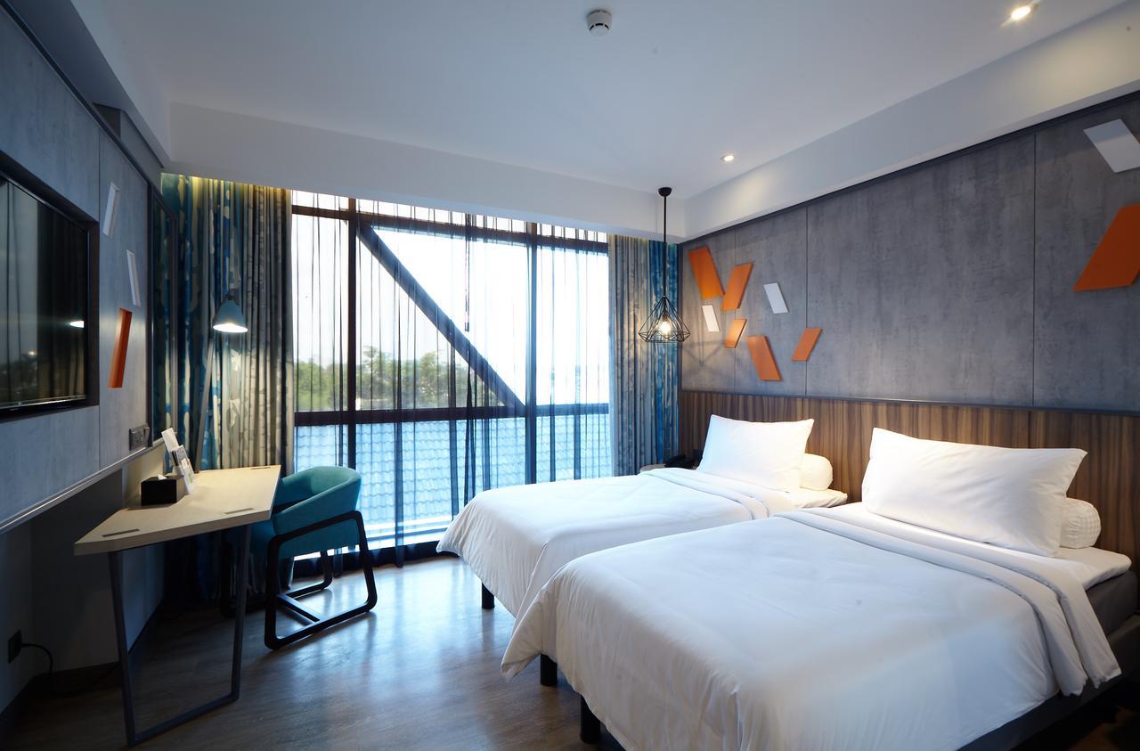 Ibis Styles Medan Pattimura Exterior photo